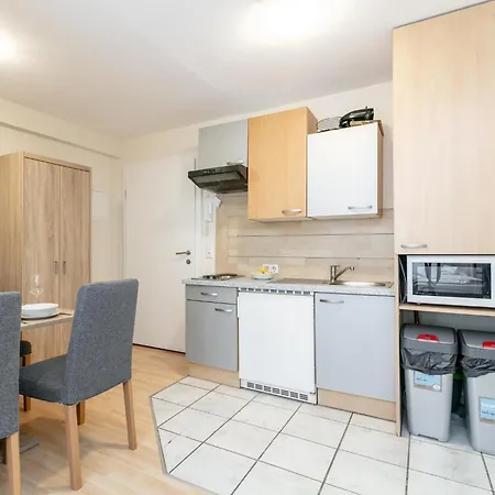 Town House 1 Und 2 *