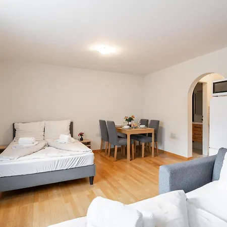 Town House 1 Und 2 Apartment