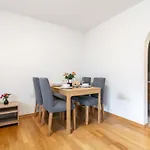 Town House 1 Und 2 *
